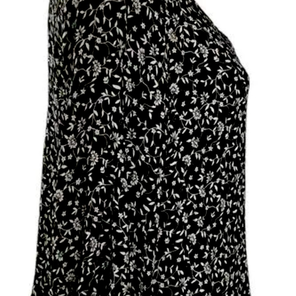 Gorgeous Cynthia Rowley black & white floral 3/4” sleeve size L shirt - Picture 3 of 6